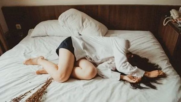 Đến nhà bạn trai chơi, cô gái bị chuốc thuốc rồi làm nhục Den nha ban trai choi, co gai bi chuoc thuoc roi lam nhuc