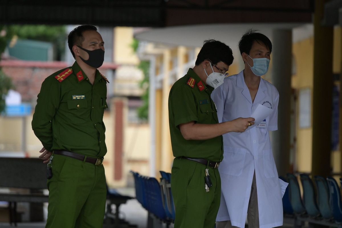 Bat tam giam Dao Duy Tung, ca nhiem COVID-19 nhap canh trai phep-Hinh-4