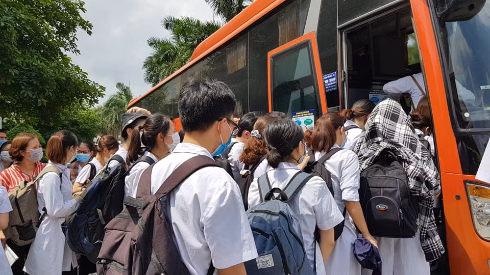 Hinh anh cham trai tim 267 sinh vien y Hai Duong chi vien Bac Giang, Bac Ninh-Hinh-15