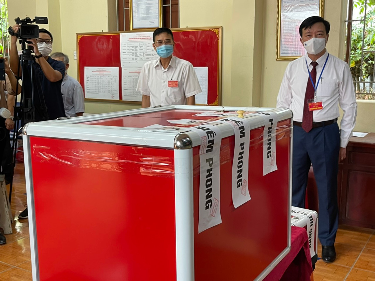 Tại các điểm bầu cử, các quy định về phòng dịch được thực hiện nghiêm ngặt chặt chẽ.