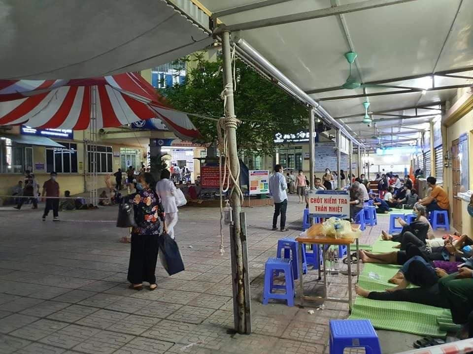 Lực lượng y tế Thái Bình đã phun khử khuẩn toàn bộ bệnh viện trên và lấy mẫu xét nghiệm cho 1.004 cán bộ, nhân viên y tế; 1.538 bệnh nhân và 1.081 người nhà.