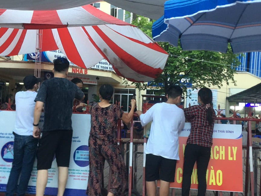 Bệnh viện Đa khoa tỉnh Thái Bình sẽ dừng hoạt động thăm người bệnh, một bệnh nhân chỉ được có một người nhà chăm sóc và không ra khỏi bệnh viện trong thời gian phong tỏa.