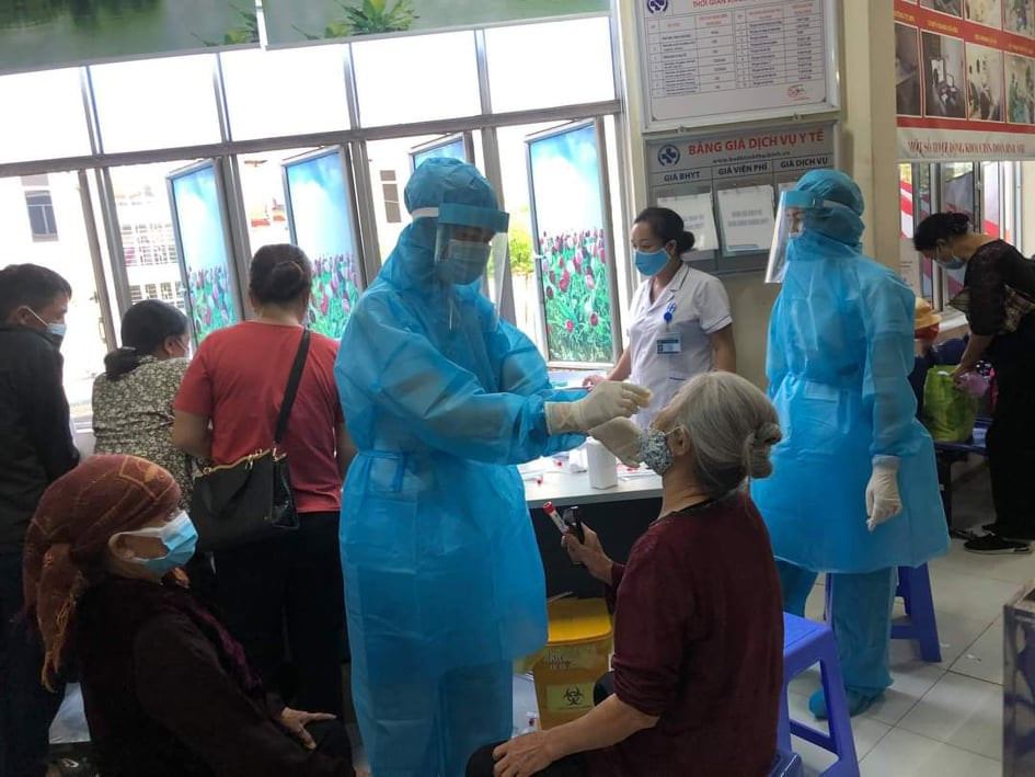 Ban Chỉ đạo phòng, chống dịch COVID-19 tỉnh Thái Bình cho biết, bệnh nhân là bà N.T.N., ở Thái Thụy. Trước khi về Bệnh viện Đa khoa tỉnh Thái Bình, bà N. đã lên khám, chữa bệnh tại Bệnh viện Bệnh Nhiệt đới Trung ương. Hai F1 của bà N. là chị P.T.D. và con dâu C.T.V. cũng đã nhiễm COVID-19.