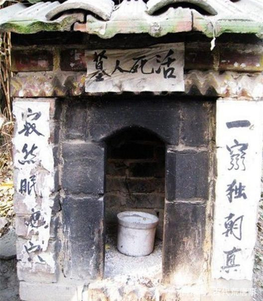 “Huyet mo cua nguoi song” o Trung Quoc: Ben trong co gi?-Hinh-2