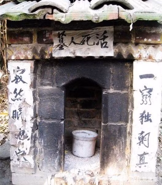 “Huyet mo cua nguoi song” o Trung Quoc: Ben trong co gi?-Hinh-2