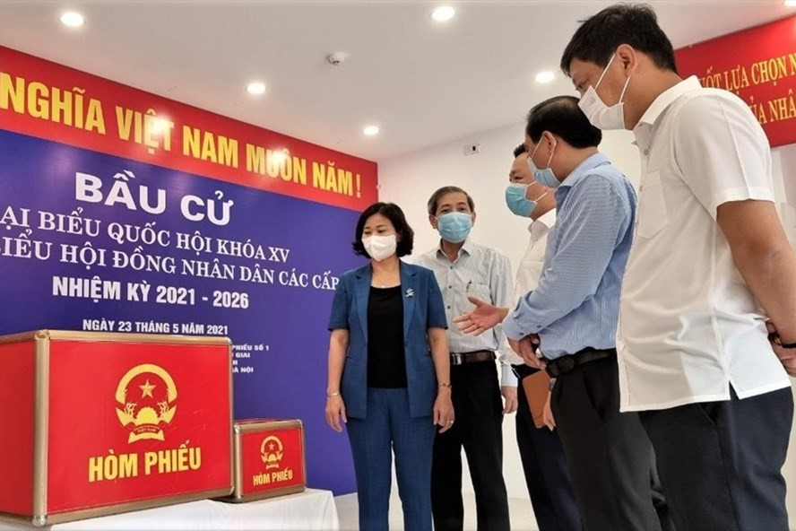 Dich COVID-19 dien bien phuc tap: Co nen bau cu truc tuyen?-Hinh-4