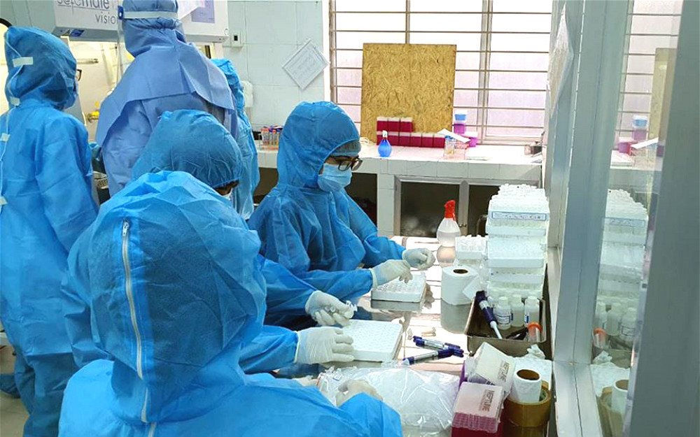  Bắc Giang không đơn độc trong cuộc chiến chống dịch COVID-19: Nhiều đoàn hỗ trợ từ Bộ Y tế, Học viện Quân y, Quân khu 1, Trung tâm Nhiệt đới Việt - Nga, Bộ tư lệnh Cảnh sát cơ động (Bộ Công an), Thái Nguyên, Đà Nẵng, Hà Nội... hỗ trợ cả nhân lực và vật tư y tế. Nhờ những tấm lòng trên, cùng với sự nỗ lực của cả tỉnh, của cả nước, Bắc Giang đang khoanh vùng dịch, dần khống chế dịch bệnh. 