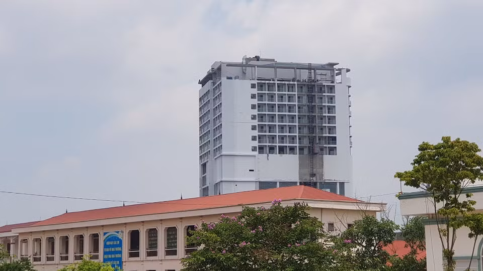 20 ho dan to bi nut nha khi IDJ thi cong toa nha APEC 15 tang-Hinh-3