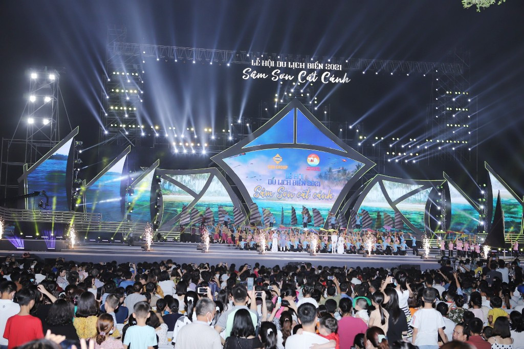 Những lo lắng nguy cơ lân lan dịch bệnh không phải không có cơ sở khi mới đây, dịch đã xuất hiện tại nhiều địa phương như Hà Nam, Hưng Yên, Hà Nội, TP HCM...Đáng chú ý, có trường hợp F2 liên quan đến bệnh nhân COVID-19 ở tỉnh Hà Nam đã tham gia lễ khai mạc du lịch biển Sầm Sơn, Thanh Hóa cách đó ít ngày. May mắn, hiện sức khỏe của F2 bình thường và đã âm tính lần 1 với SARS-CoV-2 nhưng cũng là cảnh báo đến người dân, cơ quan chức năng trong phòng, chống dịch bệnh. 