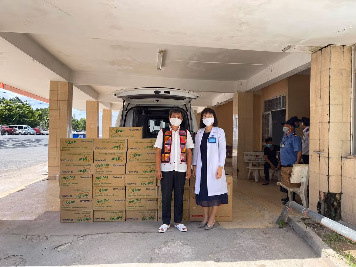 Khi được biết, rất nhiều bệnh nhân nghèo đến đây chữa bệnh với hai bàn tay trắng, ông Hải đã trích quỹ chi 20 suất cơm tình thương mỗi ngày với thời gian lâu dài, bắt đầu từ ngày 1/6/2021( mỗi suất cơm 15000 đồng). 