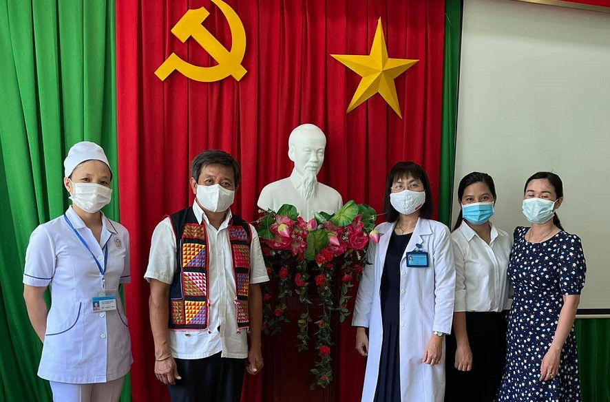 Ông Đoàn Ngọc Hải cũng đã đến BV đa khoa tỉnh Vĩnh Long – nơi có nhiều bệnh nhi người Khơ Me con gia đình nghèo đang điều trị. Ông Hải đã gửi 1392 hộp sữa đặc và 1 thùng khẩu trang y tế của bà con Sài Gòn cho các bệnh nhi. Đồng thời, Quỹ Vì đồng bào tặng 100 bệnh nhi con gia đình nghèo mỗi bệnh nhi 500 ngàn đồng.