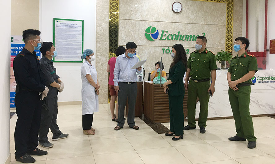  Cách ly y tế tòa nhà NO2 chung cư Ecohome 3. Ngày 17/5, lực lượng chức năng Hà Nội đã thực hiện cách ly y tế tòa nhà NO2 chung cư Ecohome 3, đường Tân Xuân, phường Đông Ngạc (quận Bắc Từ Liêm) do có ca dương tính là nhân viên của Bệnh viện Phổi Trung ương.