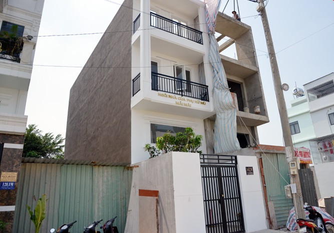 Ngôi nhà 4 tầng trên trị giá khoảng 6 tỷ đồng do ông Đoàn Ngọc Hải bán một số vật dụng cá nhân để xây dựng. Ảnh: Báo Tin tức.