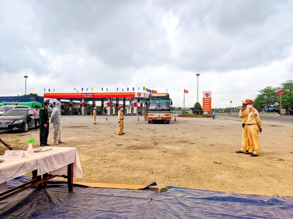 Hai Phong tai lap chot kiem soat dich COVID-19 voi Thai Binh