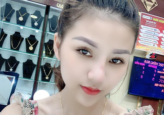  "Hot girl" Tuyên Quang điều hành đường dây bán dâm liên tỉnh: Nguyễn Thị Lan (22 tuổi, ở huyện Chiêm Hóa, tỉnh Tuyên Quang) bị cảnh sát bắt vào tháng 10/2020 khi cầm đầu đường dây bán dâm liên tỉnh, bản thân cô gái này cũng bán dâm cho khách, giá mỗi lần "phục vụ" 2-5 triệu đồng.