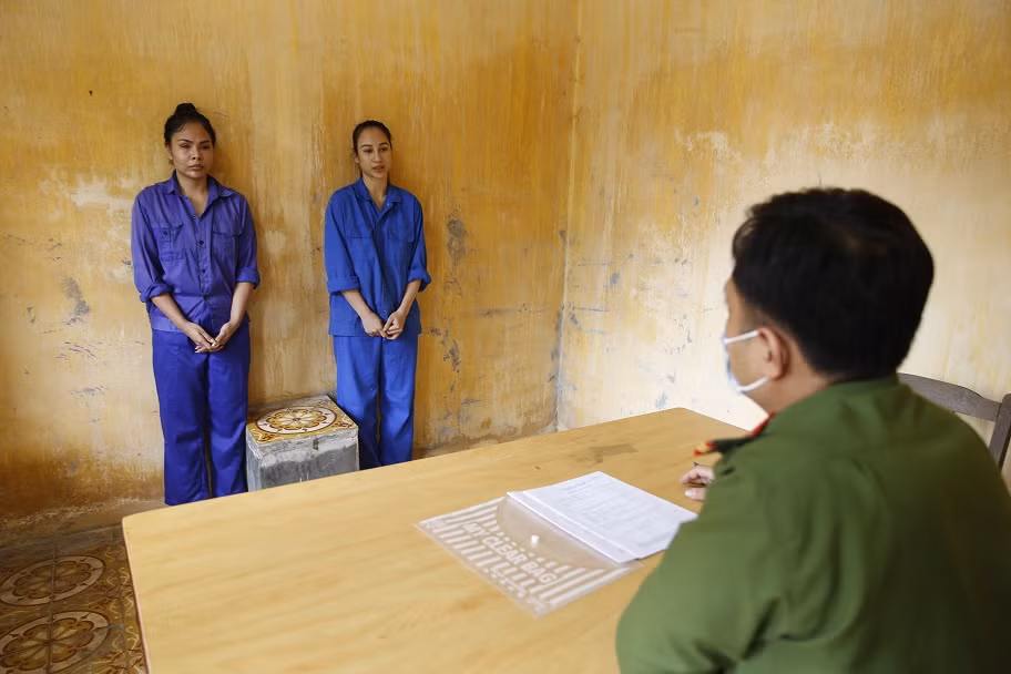 Thủ đoạn của Duyên là sử dụng mạng xã hội Zalo, facebook đăng tải hình ảnh của các người đẹp. Có khách mua dâm, Duyên sẽ thỏa thuận và gửi ảnh gái bán dâm cho khách lựa chọn. Khách có nhu cầu thuê gái bán dâm sextour giá sẽ từ 6 đến 10 triệu, trong đó Duyên hưởng 40%. 