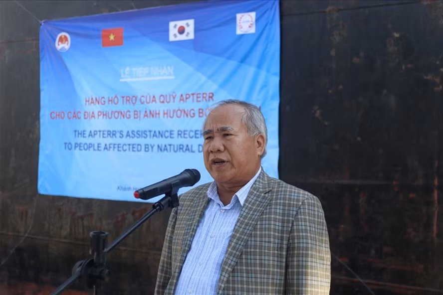 Sau khi ký giấy chứng nhận đầu tư, ngày 21/7/2016, UBND tỉnh Khánh Hòa ra quyết định phê duyệt giá đất khu vực xây dựng dự án Gold Coast. Theo đó, khung giá đất ở là gần 22,5 triệu đồng/m2, còn đất sản xuất kinh doanh phi nông nghiệp có giá hơn 7,8 triệu đồng/m2. Công ty Thanh CP Yến phải trả khoảng 123 tỷ đồng để sử dụng gần 7.400 m2 cho vị trí "đất vàng” trường chính trị trong 50 năm. Còn số tiền 123 tỷ đồng được sử dụng để xây dựng Trường Chính trị tỉnh Khánh Hòa (ở xã Phước Đồng, TP Nha Trang) theo hình thức BT.