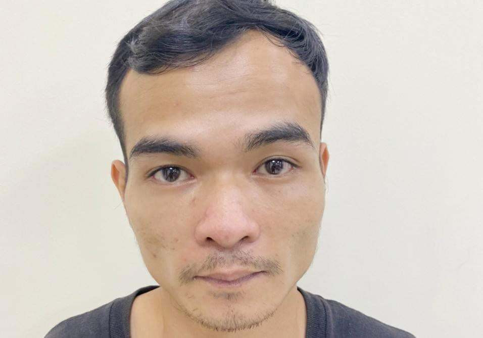  Tấn công cảnh sát, một đối tượng bị bắt: Tối 4/5, hai cảnh sát thuộc công an phường Cổ Nhuế (Bắc Từ Liêm, Hà Nội) xuống giải quyết việc Chu Minh Quyết (SN 1992, phường Cổ Nhuế 2) đấm em rể. Tuy nhiên, Quyết đã có hành vi chống đối khi giật khẩu trang, túm áo ngực một cán bộ cảnh sát. Quyết sau đó bị cơ qua công an khởi tố để làm rõ về các hành vi cố ý gây thương tích và chống người thi hành công vụ.