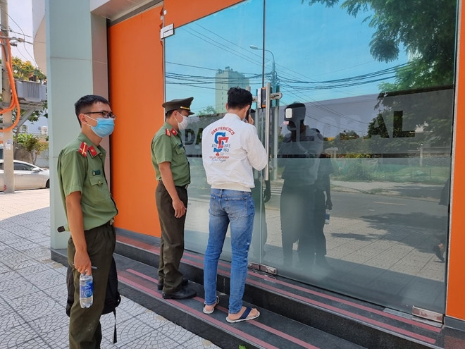 Đến ngày 7/5, Cơ quan An ninh điều tra Công an thành phố Đà Nẵng đã khởi tố vụ án tổ chức cho người khác nhập cảnh vào Việt Nam trái phép. Lực lượng chức năng đang tiếp tục mở rộng điều tra vụ án. Vụ việc đang được tiếp tục điều tra mở rộng. Ảnh: CAND