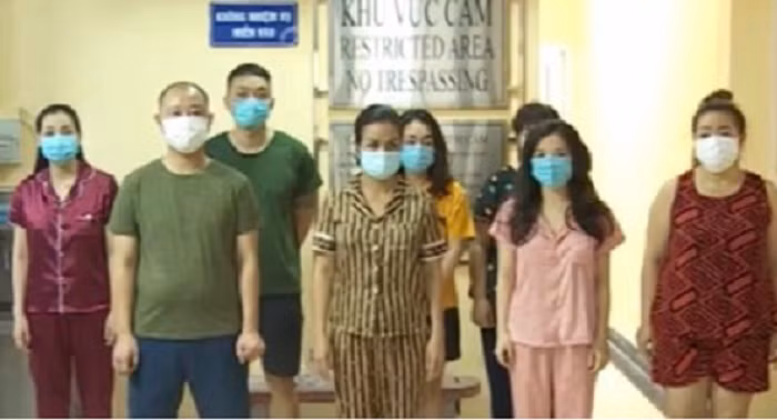  Đường dây ghi lô đề, số tiền giao dịch lên tới 1.200 tỷ đồng: Phòng CSHS Công an Hà Nội vừa triệt phá một đường dây đánh bạc, tổ chức đánh bạc, tàng trữ trái phép chất ma túy rất lớn sau khi phát hiện 6 đối tượng đánh bạc, sử dụng ma túy tại một chung cư ở quận Hà Bà Trưng. Điều tra xác định, từ năm 2019, Trịnh Thị Phương (52 tuổi, trú tại quận Bắc Từ Liêm) nhận số lô đề của nhiều người, lượng số lô đề Phương nhận về khoảng 1.200 tỷ đồng.