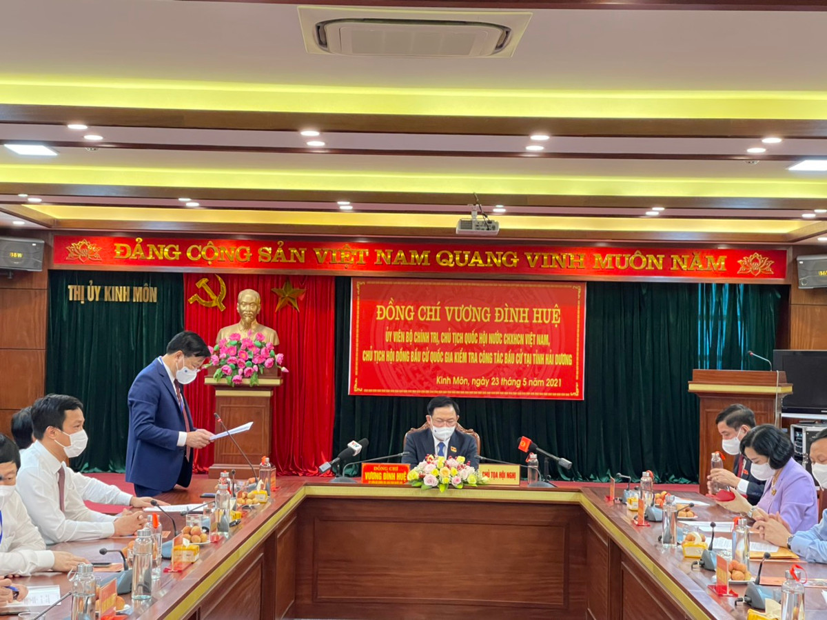 Chủ tịch Quốc hội Vương Đình Huệ ghi nhận cách làm của Hải Dương tại các điểm bầu cử là sáng tạo, linh hoạt tạo được đồng thuận cao trong cử tri.