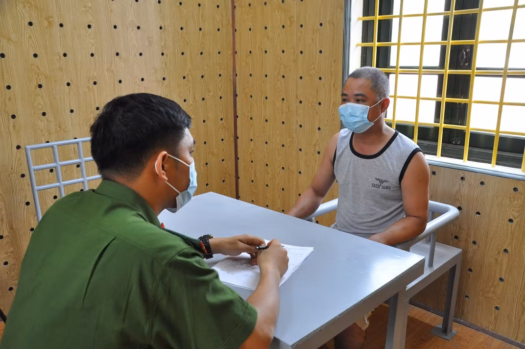 Tha thuoc dau doc ao nuoi ca cua doi thu do mau thuan