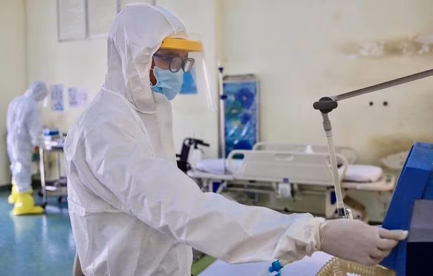 Hai Duong: 3 nguoi trong mot gia dinh mac COVID-19, cong an thong bao khan