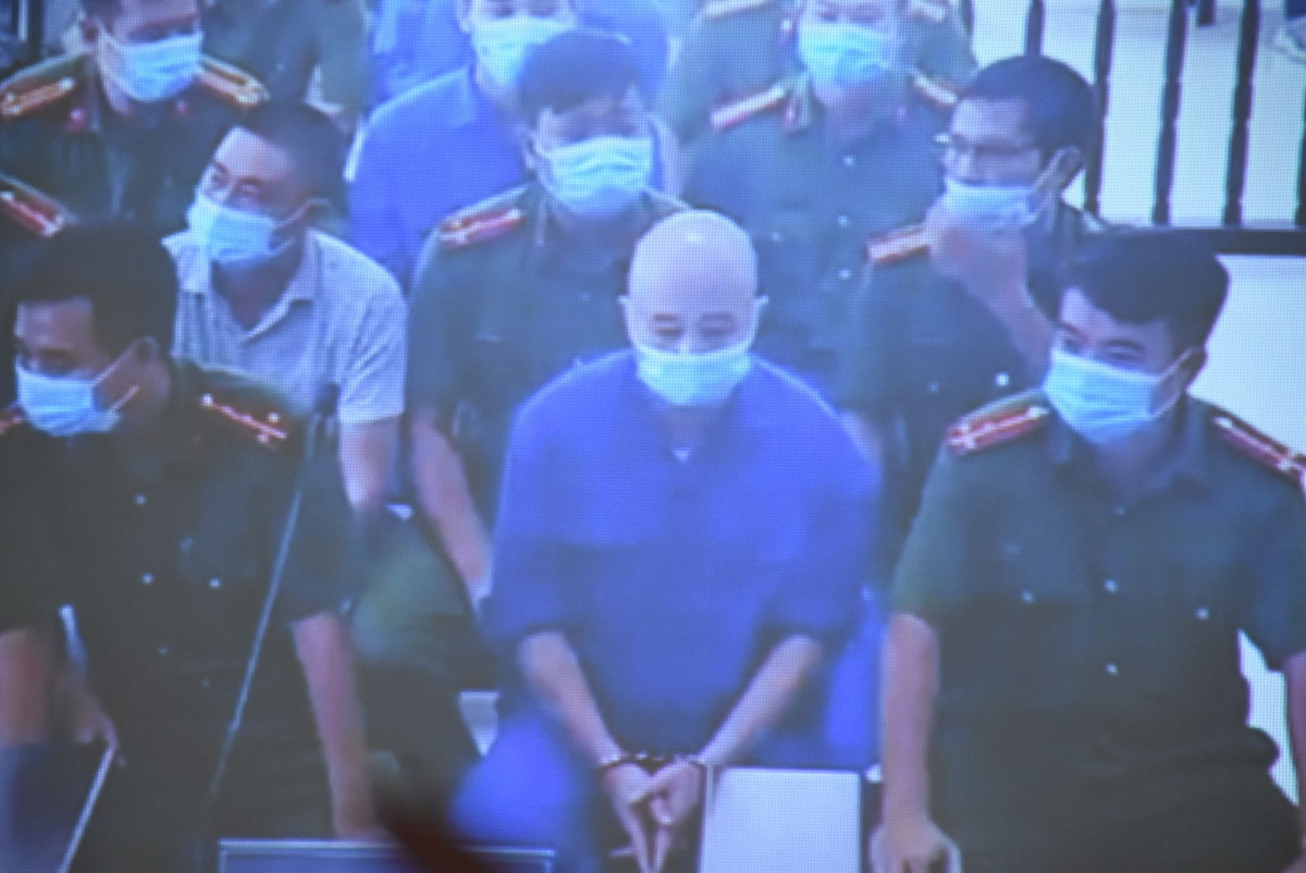 Tháng 2/2021, Cơ quan CSĐT Công an tỉnh Thái Bình vừa ban hành Kết luận điều tra bổ sung, đề nghị truy tố số 09/KLĐT đối với vụ án hình sự “cưỡng đoạt tài sản” trên. Kết luận điều tra bổ sung cho thấy, Đường Nhuệ cùng vợ và đàn em dùng các thủ đoạn chèn ép, đe dọa các đơn vị dịch vụ, công ty tang lễ tại địa bàn tỉnh Thái Bình, Nguyễn Xuân Đường cùng đồng bọn đã ăn chặn số tiền gần 2,5 tỷ đồng.