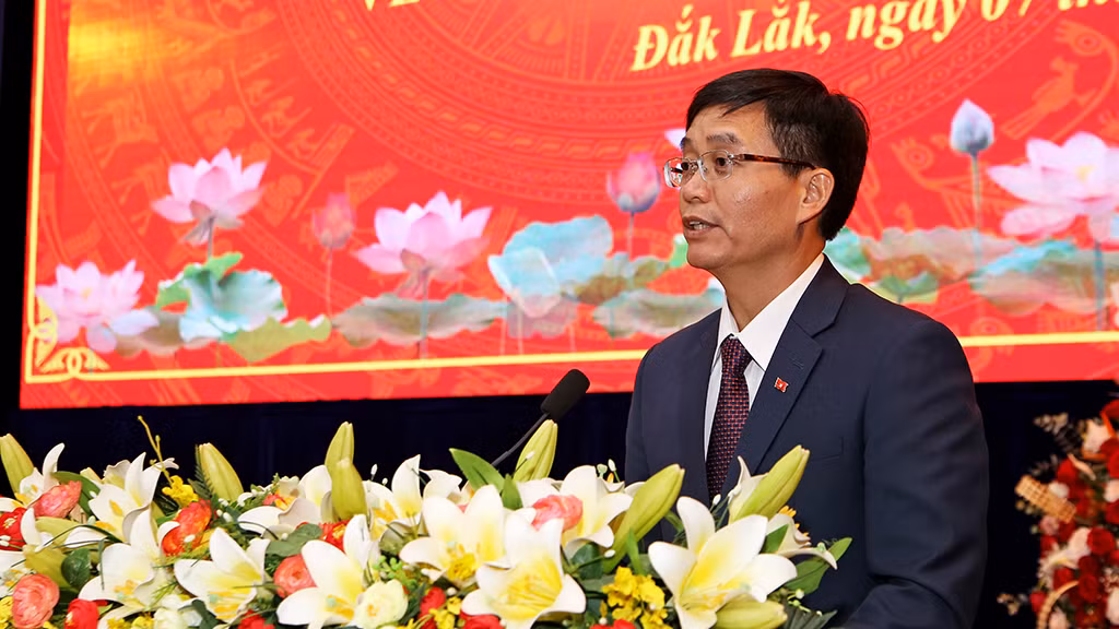 Phát biểu nhận nhiệm vụ, tân Bí thư Tỉnh ủy Đắk Lắk Nguyễn Đình Trung cho biết sẽ tiếp tục thừa hưởng, phát huy những thành quả của tỉnh đạt được để xây dựng Đắk Lắk phát triển hơn nữa. Trước mắt, Đắk Lắk sẽ chủ động trong phòng, chống dịch COVID-19 bảo đảm tuyệt đối an toàn tuyến biên giới, bảo đảm cho sự thành công cuộc bầu cử đại biểu Quốc hội khóa XV và đại biểu HĐND các cấp nhiệm kỳ 2021-2026.