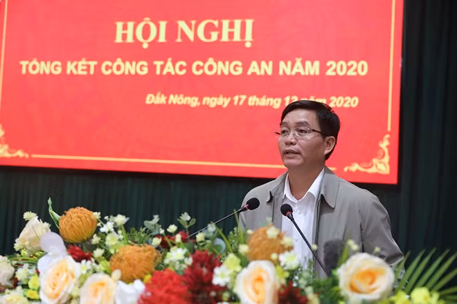 Ông Nguyễn Đình Trung, sinh năm 1973; quê quán xã Vinh Thành, huyện Yên Thành, tỉnh Nghệ An, trình độ Cử nhân Luật, Thạc sĩ hành chính công, Cao cấp Lý luận chính trị.