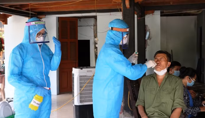 UBND tỉnh Yên Bái sẽ tiếp tục xem xét, kiểm điểm, xử lý nghiêm các tổ chức, cá nhân có vi phạm các quy định về phòng chống dịch bệnh COVID-19 theo đúng quy định của pháp luật. 