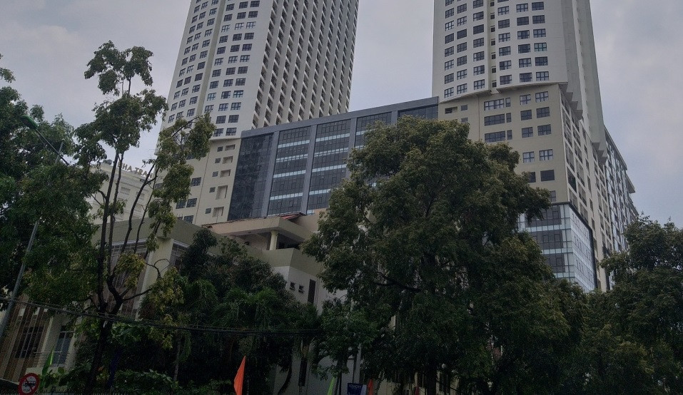 Ngày 30/6/2015, UBND tỉnh Khánh Hòa chỉ định và cấp giấy chứng nhận đầu tư dự án cho Công ty CP Thanh Yến tại số 1 Trần Hưng Đạo, TP Nha Trang) Khu đất của Trường Chính trị tỉnh Khánh Hòa có hai mặt tiền đường Trần Hưng Đạo và Lý Tự Trọng ngay trung tâm Nha Trang, cách bãi biển chừng 100m, rộng 7.388m2. Ảnh: VOV