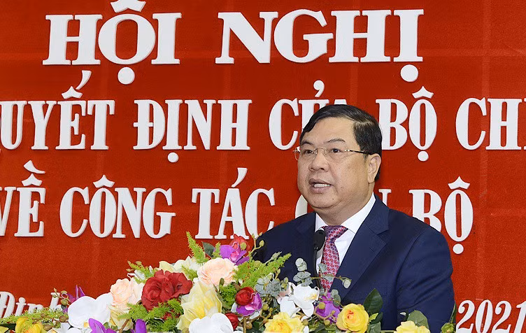 Ông Phạm Gia Túc sinh năm 1965, quê Nam Định. Trình độ chuyên môn: Thạc sĩ quản lý hành chính công, cử nhân kinh tế. Chức vụ Ủy viên Trung ương Đảng khóa XIII, Bí thư Tỉnh ủy Nam Định.