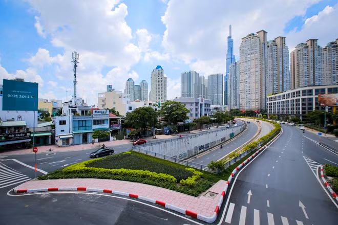 Cuoc song o TP HCM the nao truoc gio gian cach xa hoi?