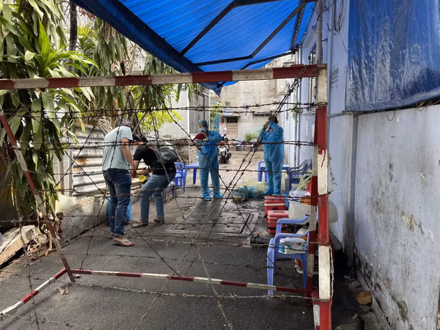 Toàn bộ quận Gò Vấp và phường Thạnh Lộc (Quận 12) sẽ bị phong tỏa trong vòng 15 ngày. Ảnh: TTXVN