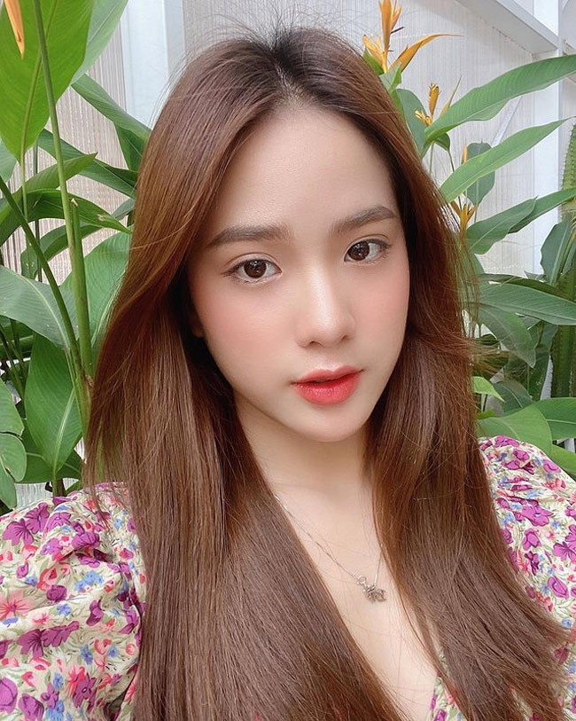 Số đo 3 vòng của cô nàng lần lượt là 80-62-85 (cm).