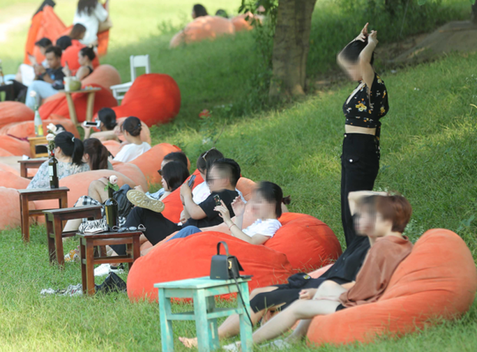 Hang tram trai gai tu tap bai song giua COVID -19: Song Hong hay song Hang?-Hinh-2