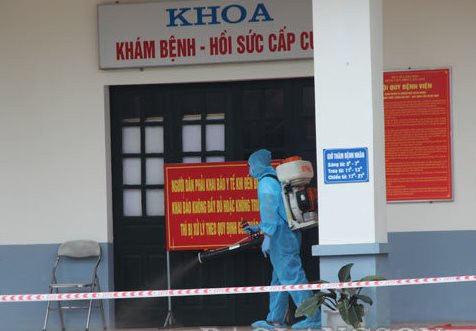 Sáng 6/5, Sở Y tế Lạng Sơn phối hợp với các lực lượng chức năng đã tiến hành phong tỏa toàn bộ Bệnh viện Phổi Lạng Sơn, đường Song Giáp, xã Hoàng Đồng, thành phố Lạng Sơn do có 1 trường hợp nghi nhiễm COVID-19 đến khám và điều trị.