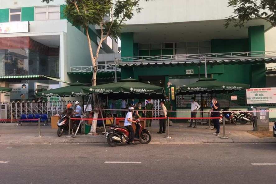 Chiều 3/5, Bệnh viện Hoàn Mỹ (TP.Đà Nẵng) đã được phong tỏa sau khi ghi nhận một trường hợp bệnh nhân nghi mắc COVID-19 trong cộng đồng.