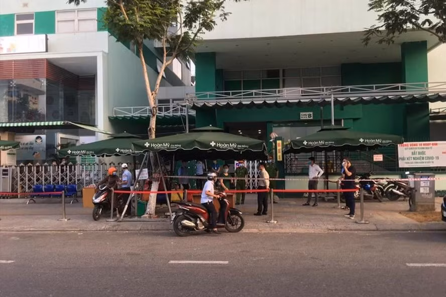 Chiều 3/5, Bệnh viện Hoàn Mỹ (TP.Đà Nẵng) đã được phong tỏa sau khi ghi nhận một trường hợp bệnh nhân nghi mắc COVID-19 trong cộng đồng.