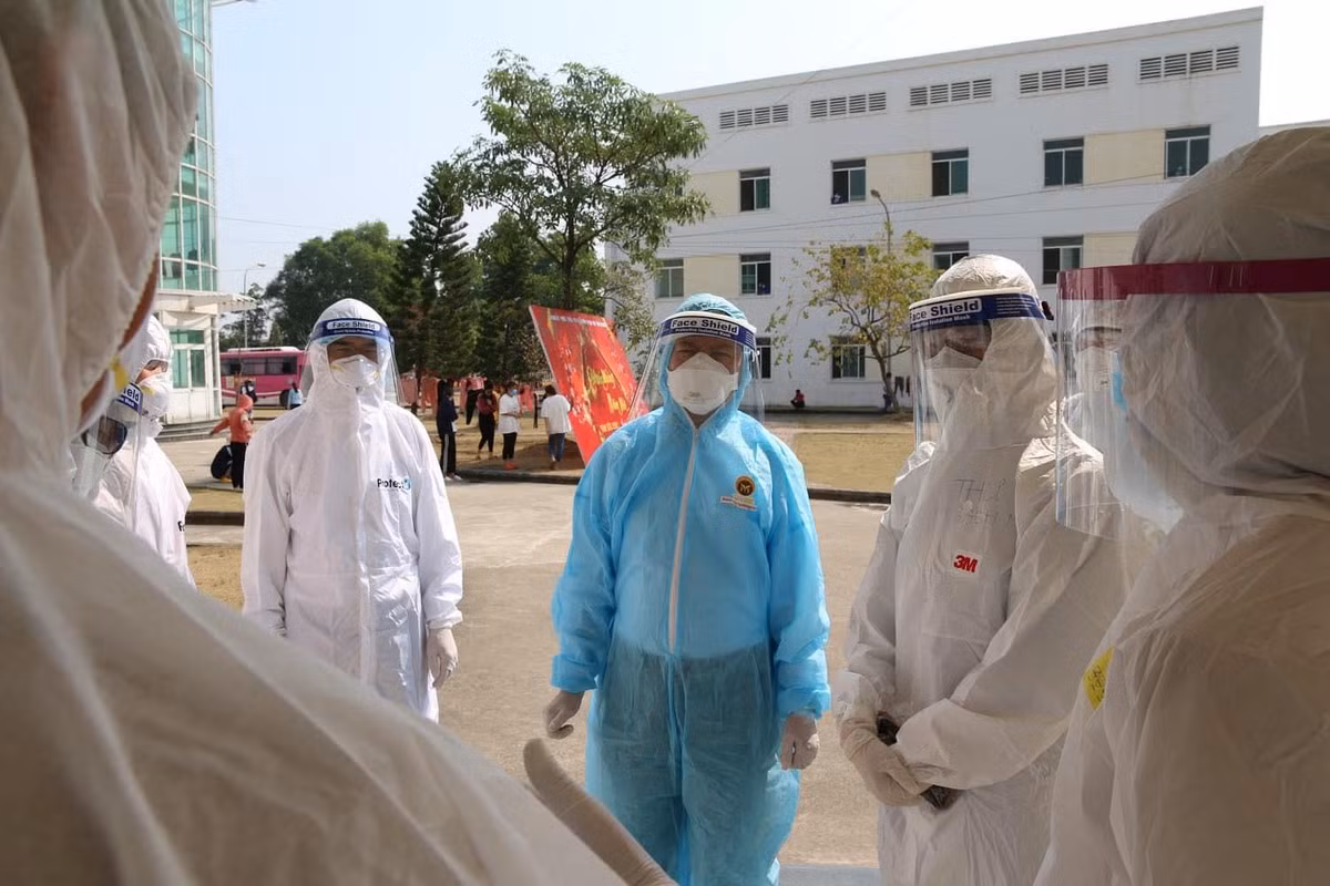  5 “rõ”: Là phương châm được tỉnh Hải Dương áp dụng để kiểm soát có hiệu quả sự lây lan dịch COVID-19 ra cộng đồng, chủ động ngăn chặn, ứng phó với dịch bệnh. 5 rõ là rõ người, rõ việc, rõ tiến độ, rõ hiệu quả và rõ trách nhiệm. 