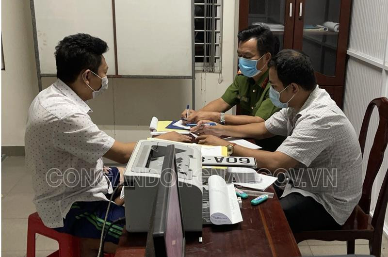 Cong an Dong Nai xu phat nguoi su dung bien so xe gia “60A-868.88”