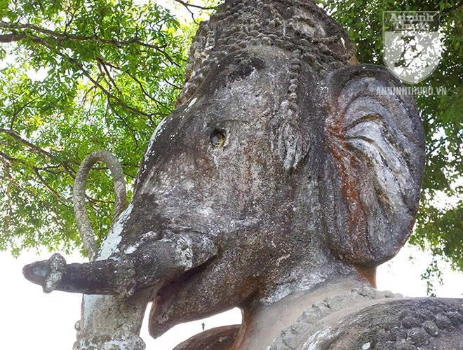 Tượng thần Ganesha mình người, đầu voi; là vị thần tượng trưng cho trí tuệ.