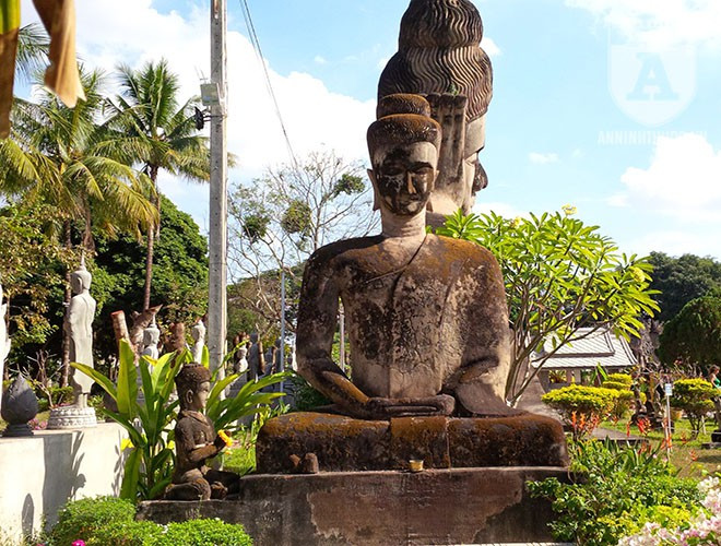 Tượng Phật ngồi thiền.