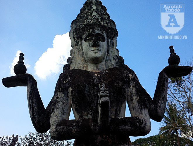 Thần Vishnu - vị thần bảo hộ của Hindu giáo.