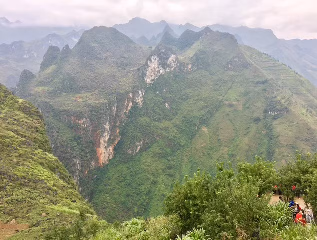 Tháng 11-2009, Bộ Văn hóa, Thể thao và Du lịch đã xếp khu vực Mã Pí Lèng là di tích danh lam thắng cảnh quốc gia