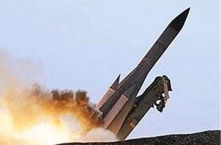 Tên lửa 5V21 đạt tầm bắn 250km với trần bắn 29km, các biến thể cải tiến 5V28/28N tăng tầm lên 300km và thậm chí là 400km với đạn 5V28MN (đặc biệt có thể lắp đầu đạn hạt nhân).