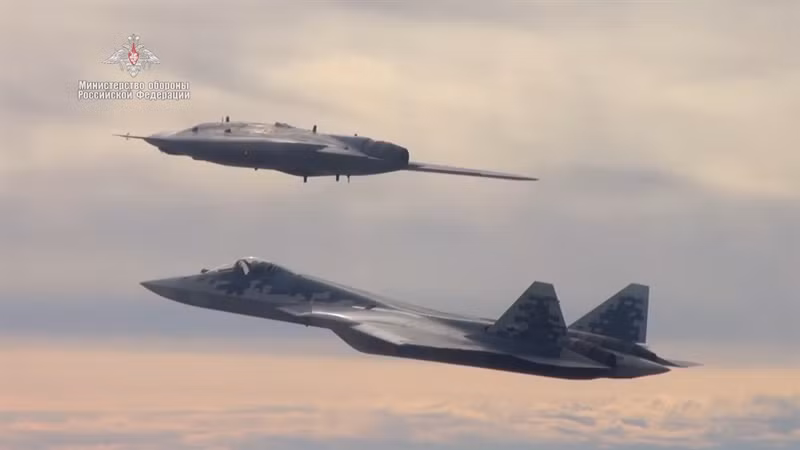 Mặc dù vậy, sức mạnh của Okhotnik vẫn rất đang sợ, đặc biệt là ở nhiệm vụ tiêu diệt phòng không đối phương. Bởi theo thiết kế, UCAV Nga được tối ưu hóa để tấn công các hệ thống phòng không, sở chỉ huy và trung tâm truyền thông đối phương.