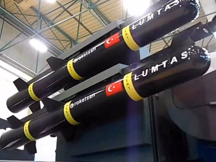 Phạm vi tấn công từ 500 tới 8000m.