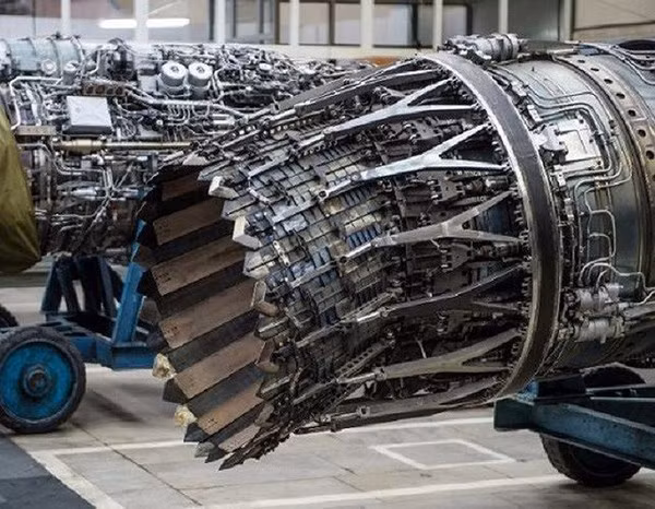 Thậm chí mốc thời gian trên còn bị xem là quá lạc quan nếu căn cứ vào tiến độ hoàn thành những dự án vũ khí đình đám của Nga, điển hình như xe tăng T-14 Armata sau 5 năm kể từ ngày ra mắt vẫn chưa được sản xuất hàng loạt.